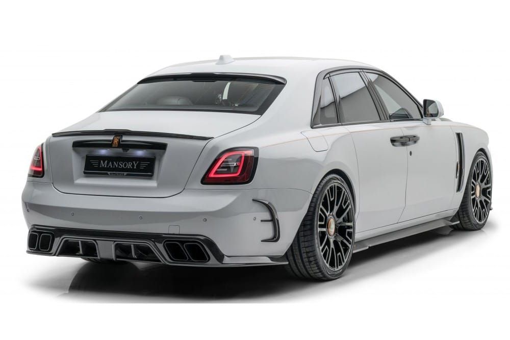 Thiết kế đuôi xe Mansory Rolls-Royce Ghost 2021 khá cứng cáp