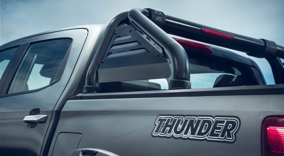 Thanh vai bò trên thùng sau của Mazda BT-50 Thunder 2021 Thanh vai bò trên thùng sau của Mazda BT-50 Thunder 2021