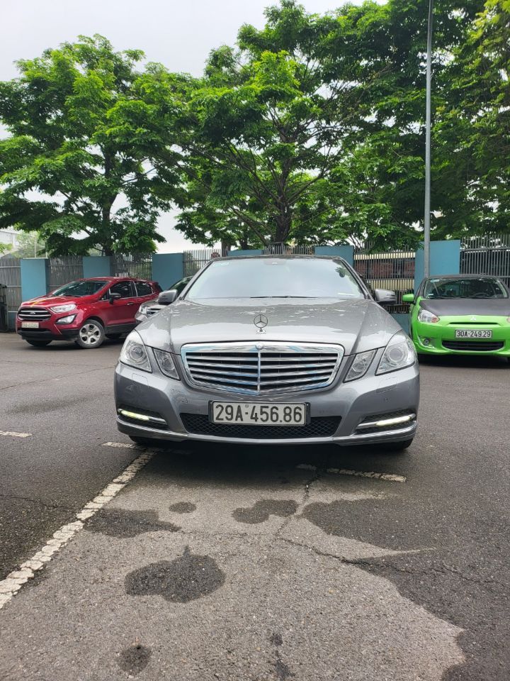 Mercedes Benz E300 2011 đẹp xuất sắc không lỗi nhỏ .