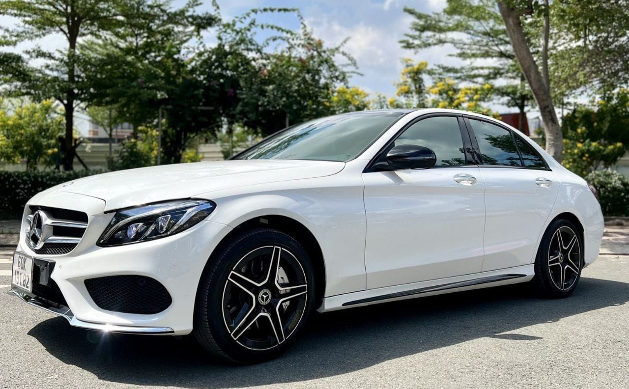 C300 AMG 2016 nội thất trắng đỏ