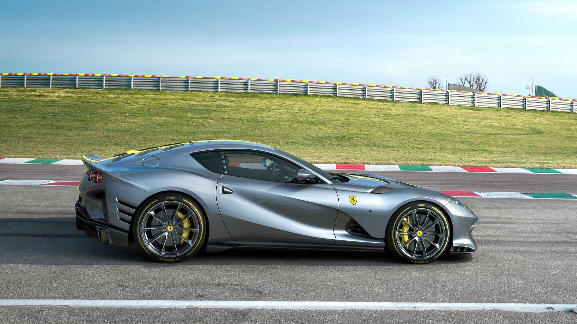 thân xe Ferrari 812 Competizione