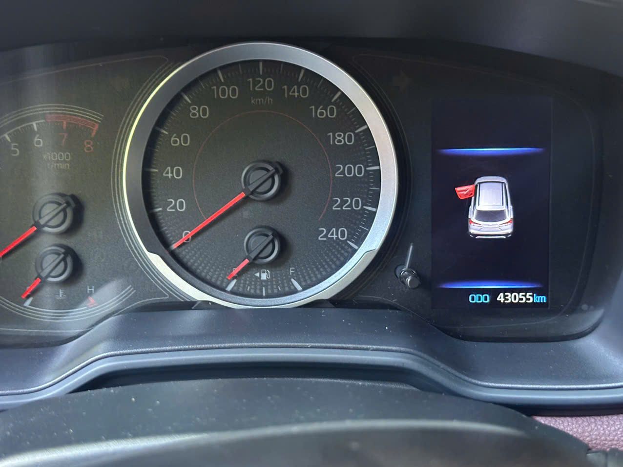 Gia đình cần bán chiếc xe corola cross, bản G, đăng kí 11/2022.