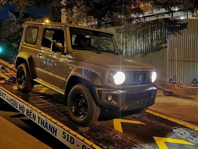 Một trong hai trước Suzuki Jimny đầu tiên xuất hiện tại Việt Nam và có giá bán không dành cho số đông.