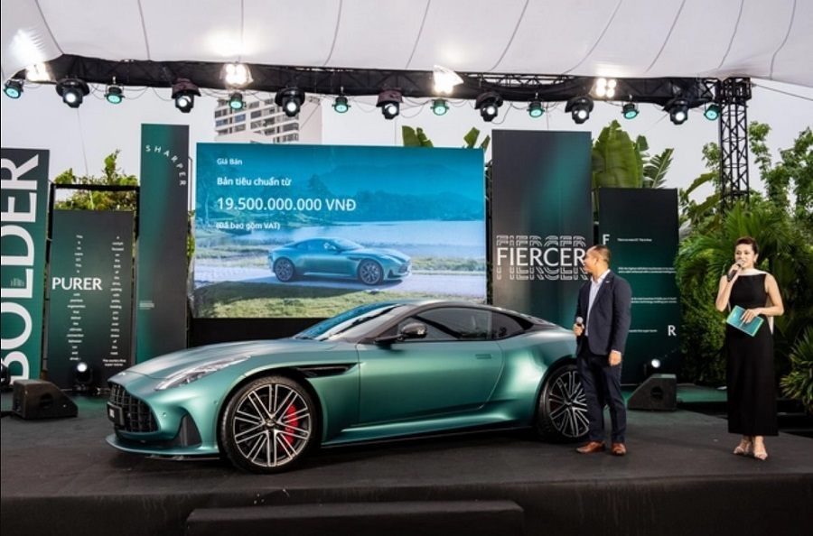 Giá bán Aston Martin DB12