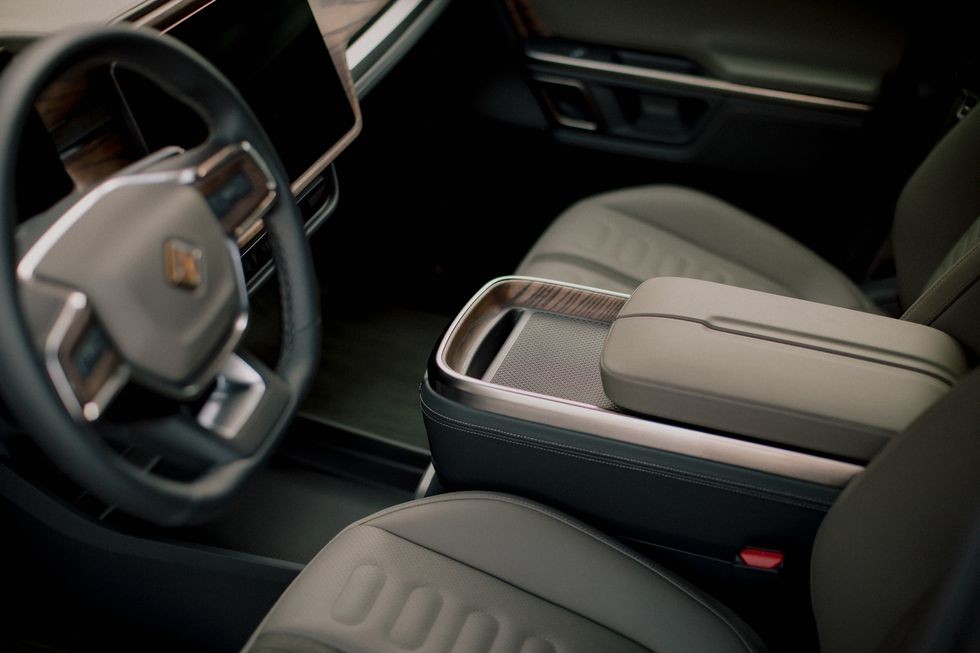 Cabin Rivian R1T 2022