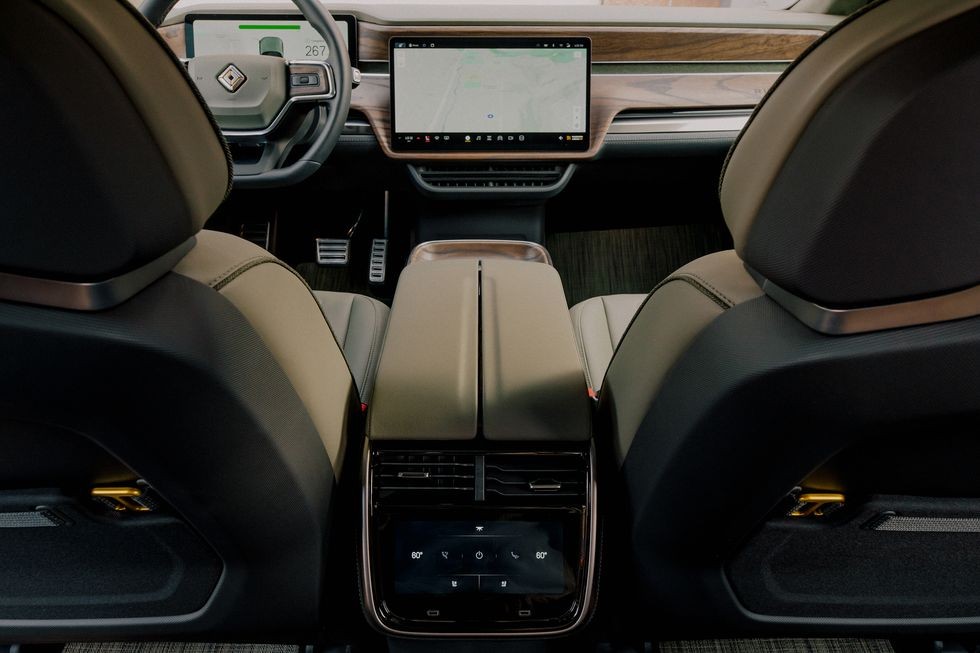 Cabin Rivian R1T 2022