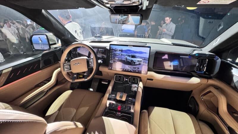 nội thất Denza B8 PHEV