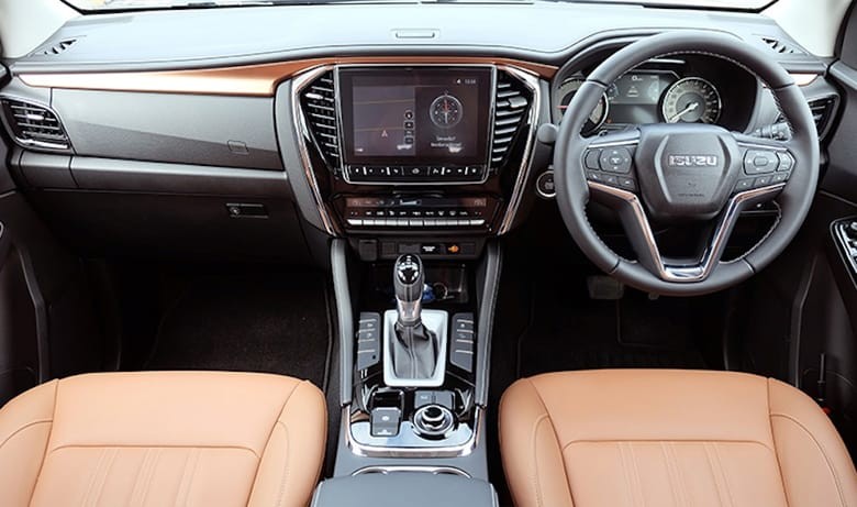 Bảng taplo hiện đại, thể thao hơn trước rất nhiều
