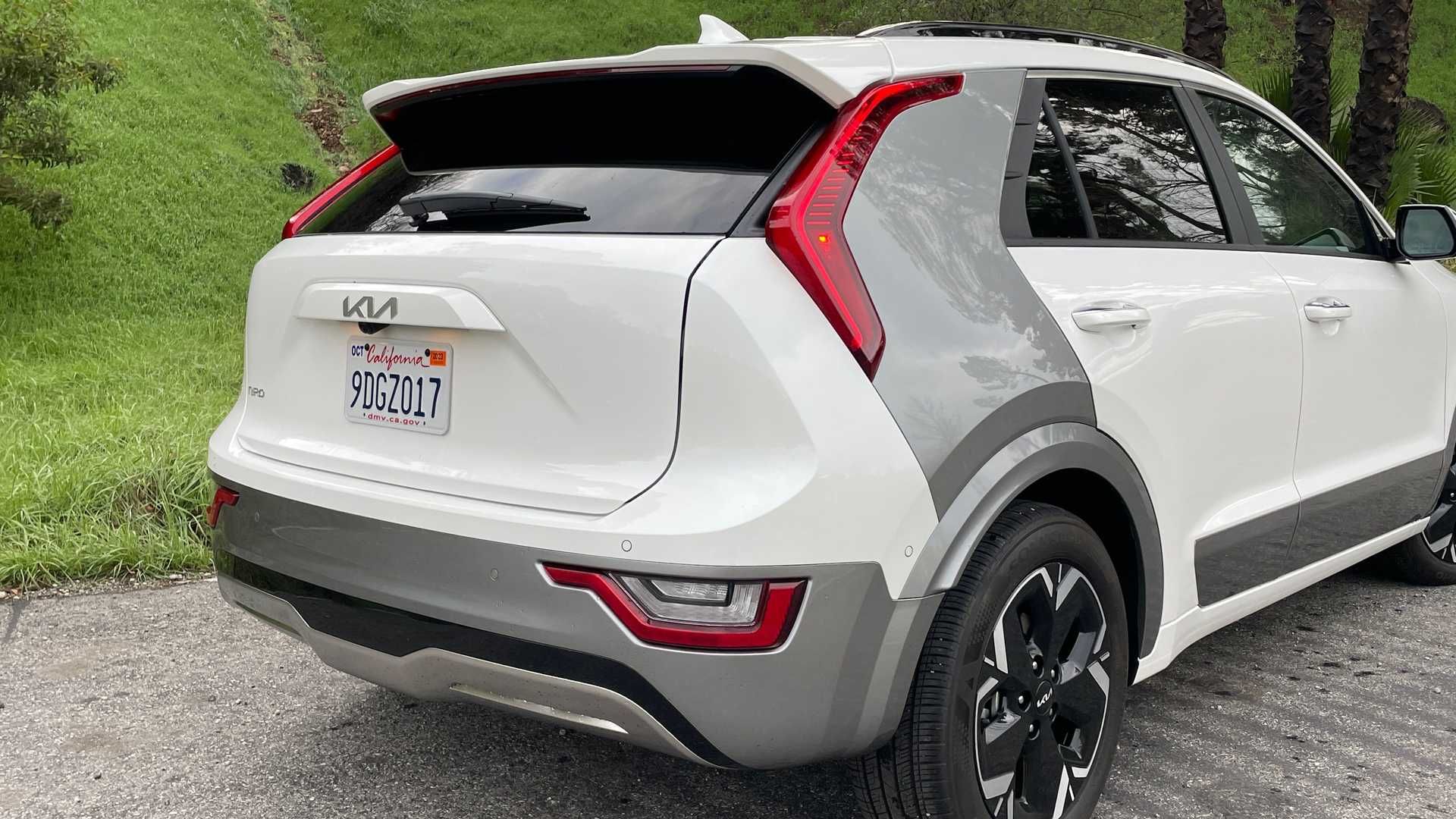 Phía sau xe Kia