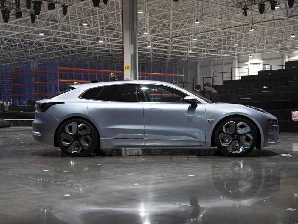 Phía bên sườn của Geely Zeekr 001