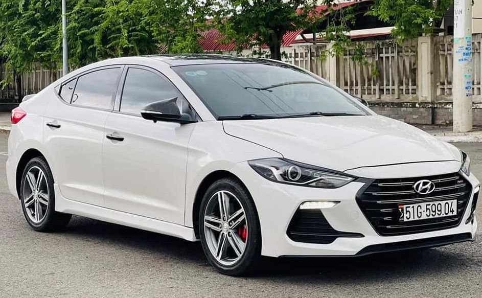 Cần bán gấp Elantra 2018 cũ