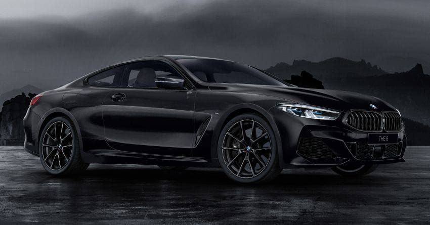 Toàn bộ ngoại thất được phủ màu đen đậm chất thể thao