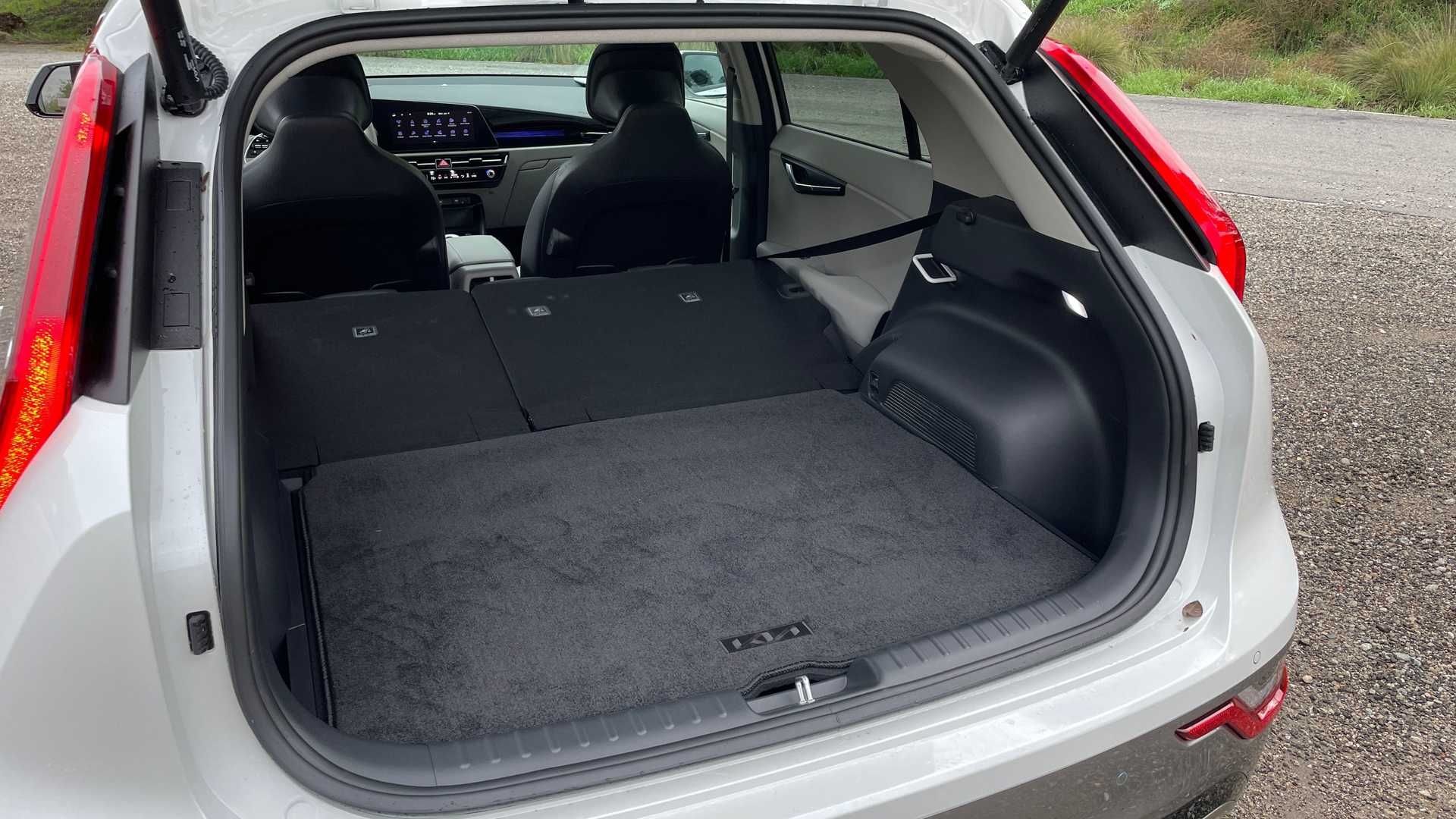 Khoang chứa hàng Kia Niro