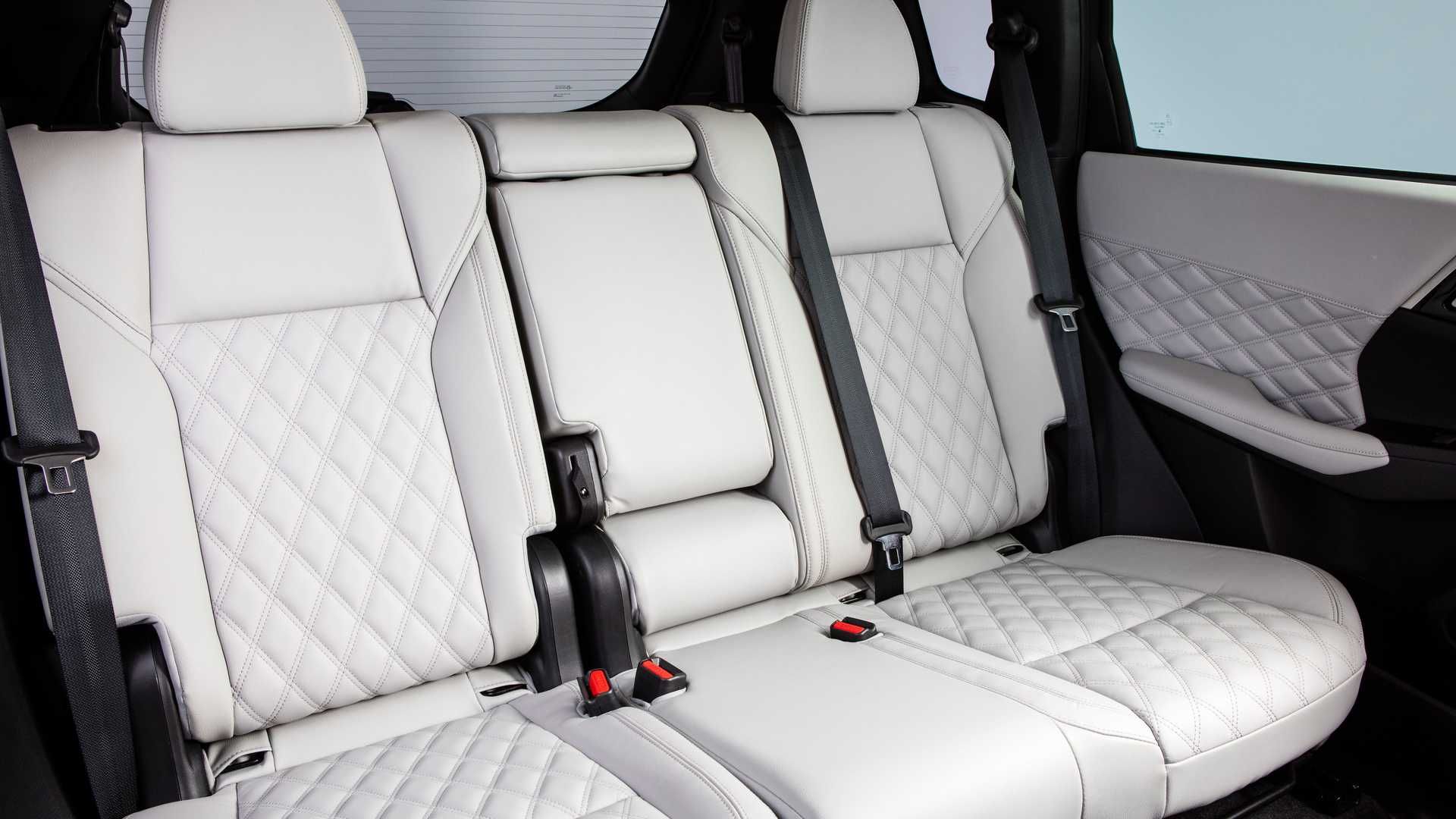 Ghế xe Mitsubishi Outlander