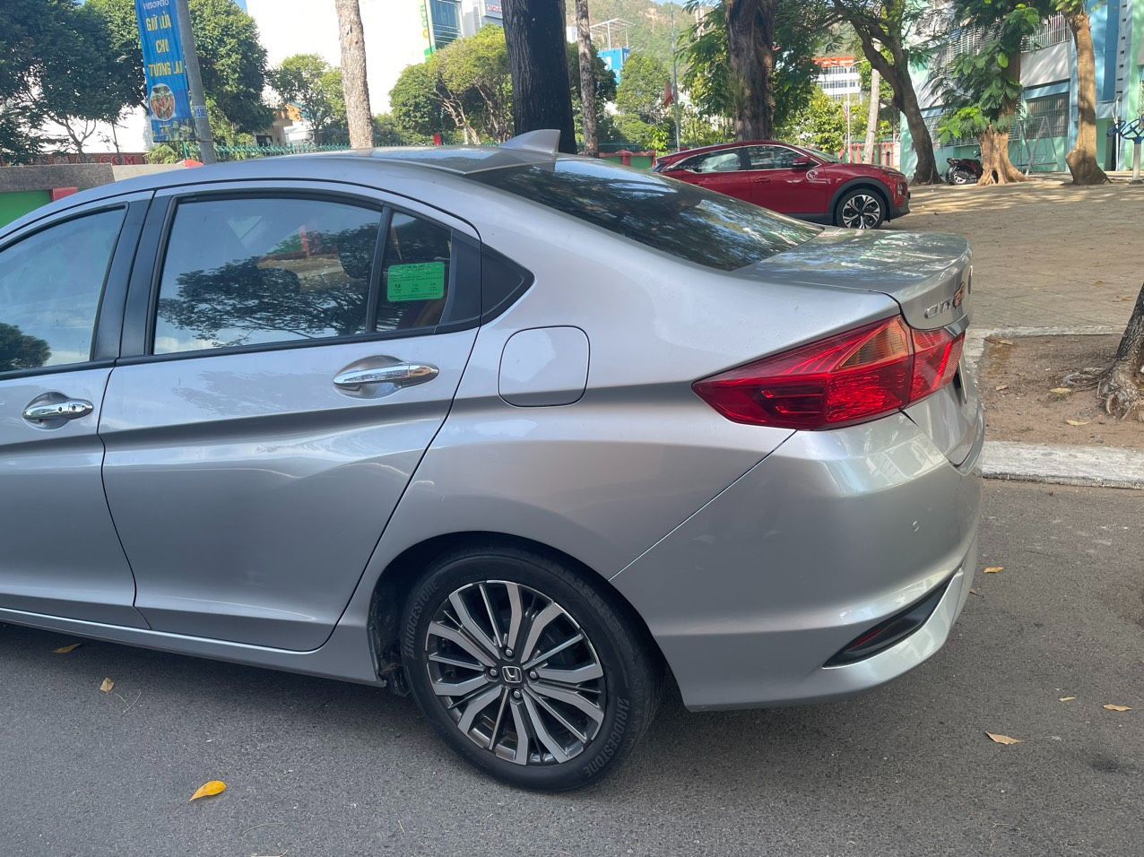 Bán dùm hàng xóm honda city top 2018 ODO chưa tới 70k km