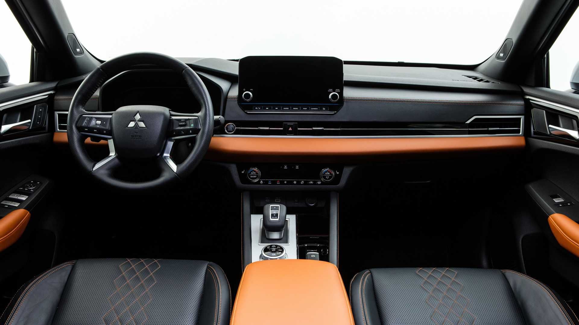 nội thất Mitsubishi Outlander