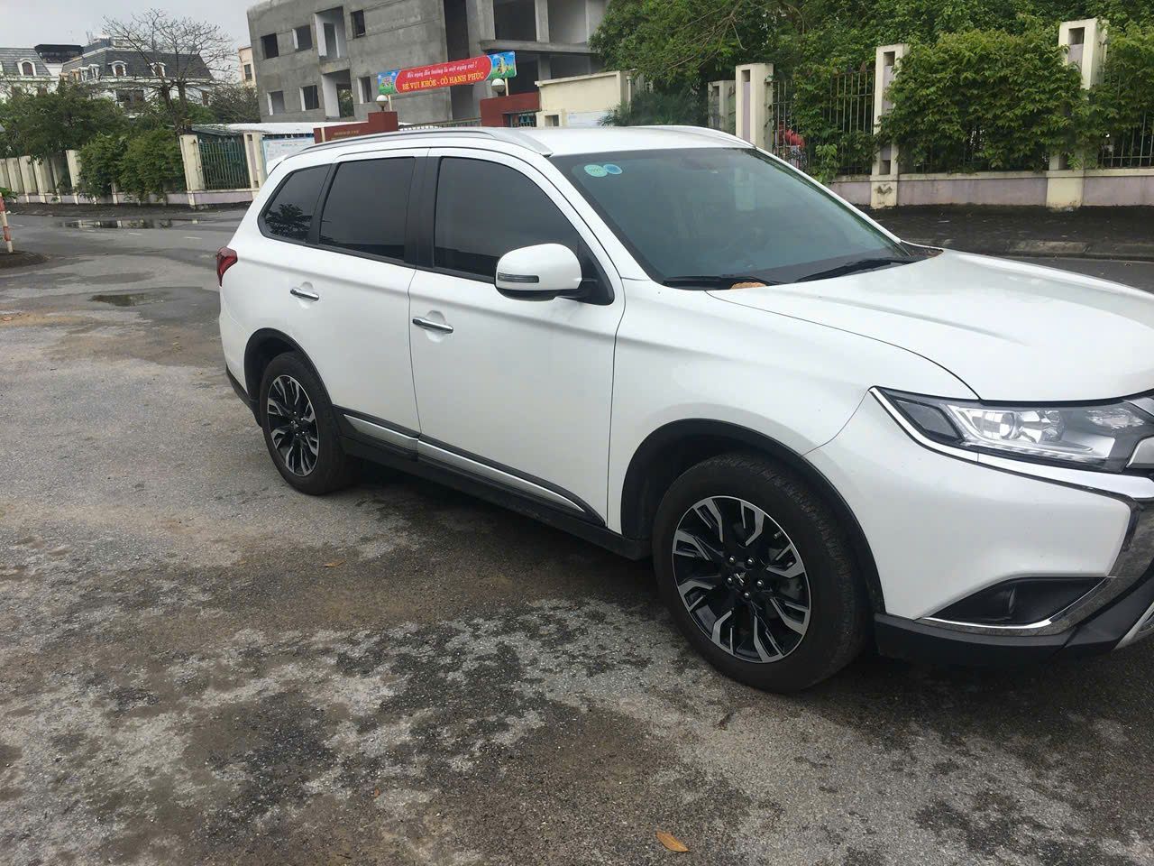 Chính chủ bán xe OUTLANDER sản xuất năm 2021