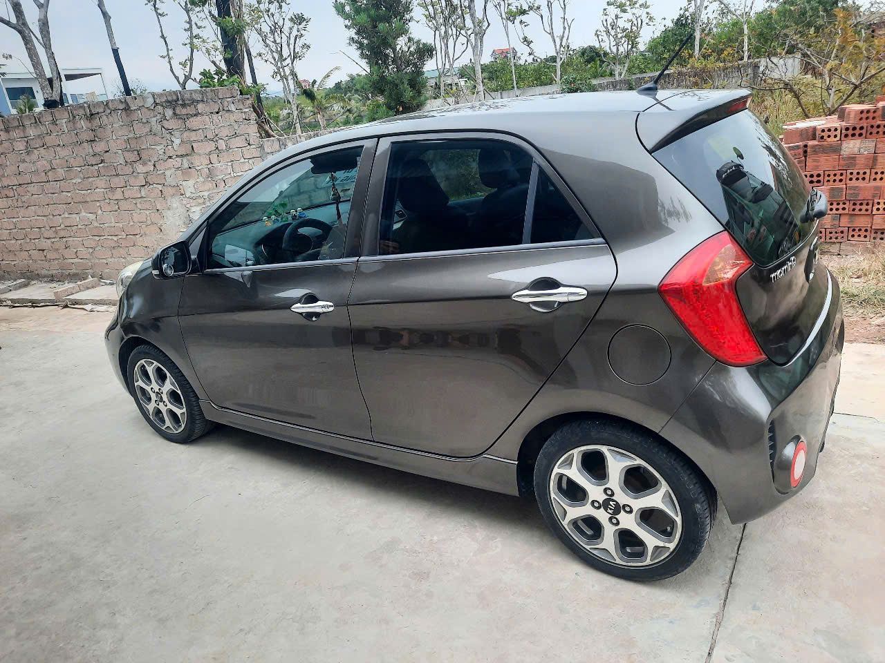 Chính chủ bán xe Kia morning sx năm 2016, số tự động, bản SI, màu nâu cafe