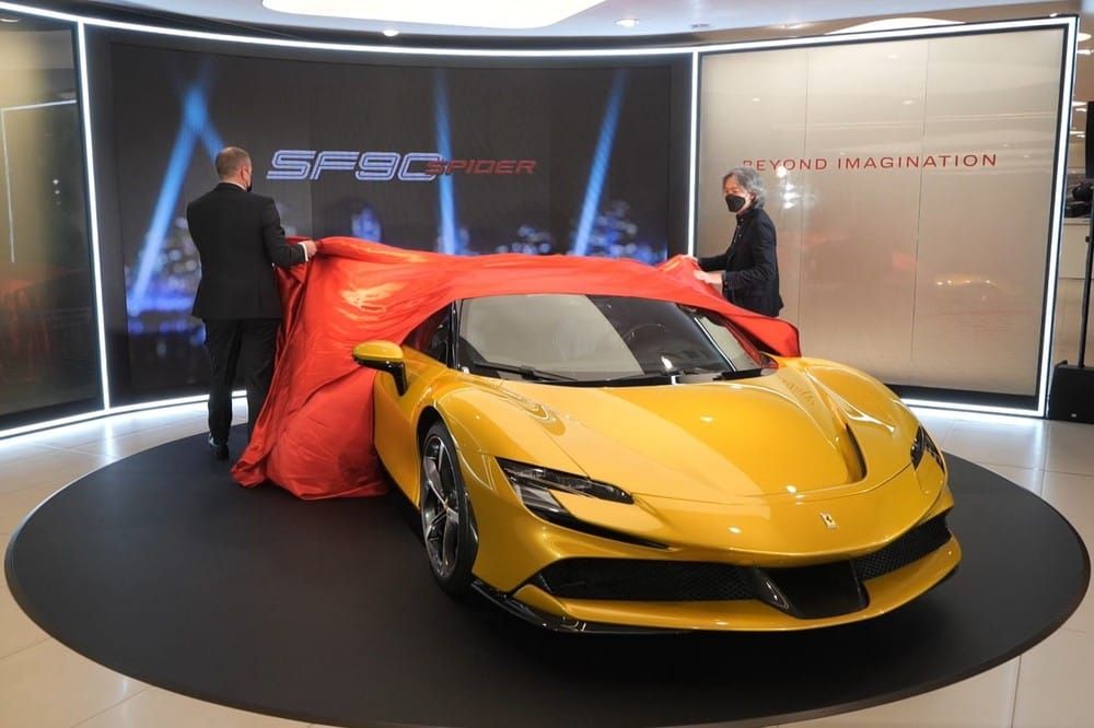 Ferrari SF90 Spider mới ra mắt ở Hồng Kông