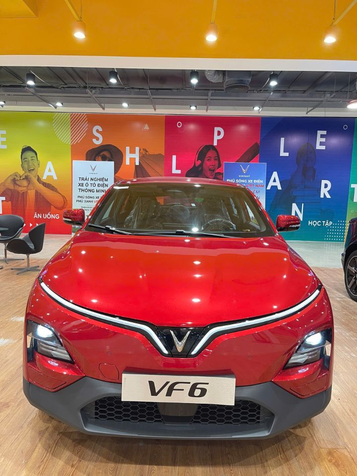 Vinfast VF6 tiêu chuẩn, trả trước chỉ từ 140tr sẵn xe màu đỏ sang trọng