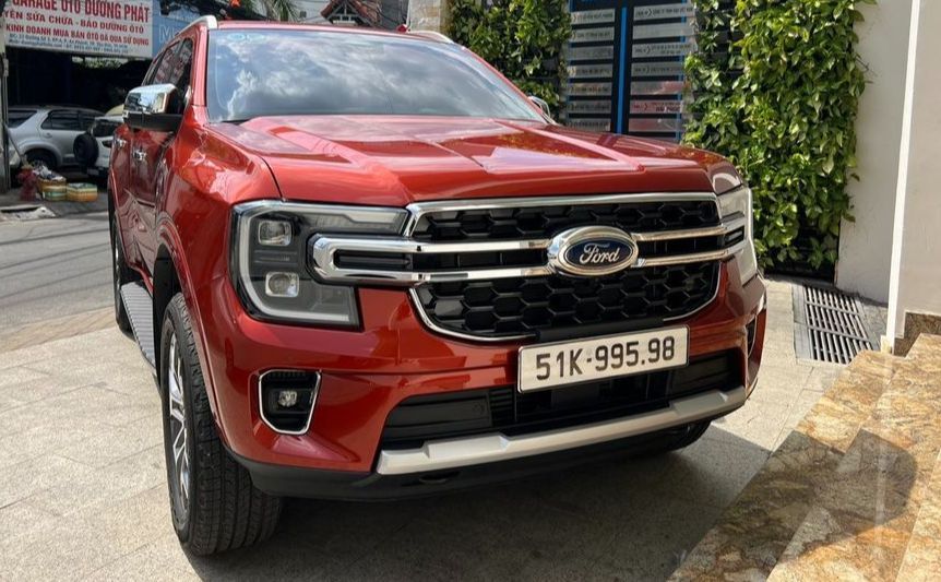 Ford Everest Titanium 2023 siêu lướt