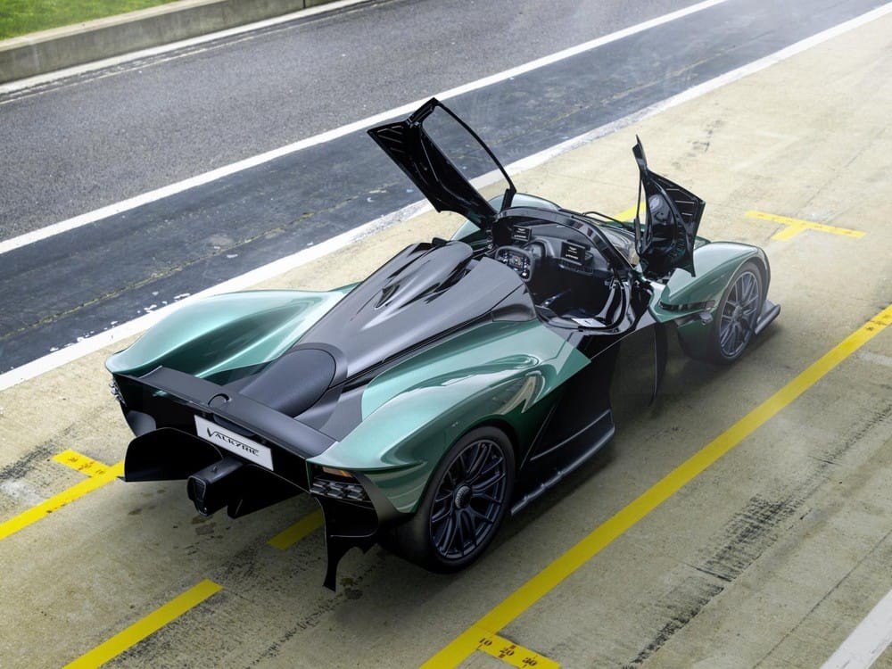 Aston Martin Valkyrie Spider - Phiên bản mui trần của siêu xe Valkyrie V12 mạnh mẽ