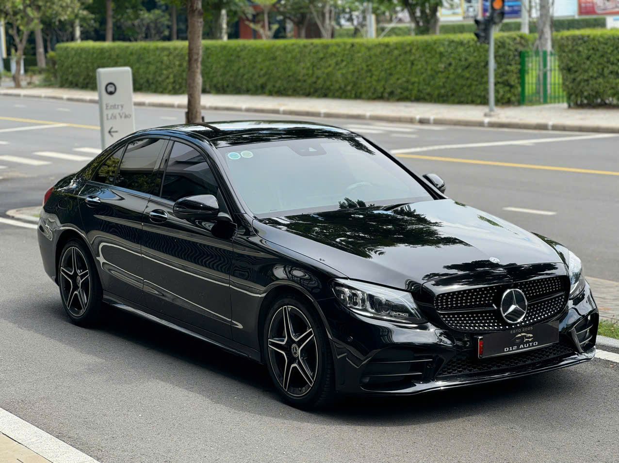 Cập bến C300 AMG