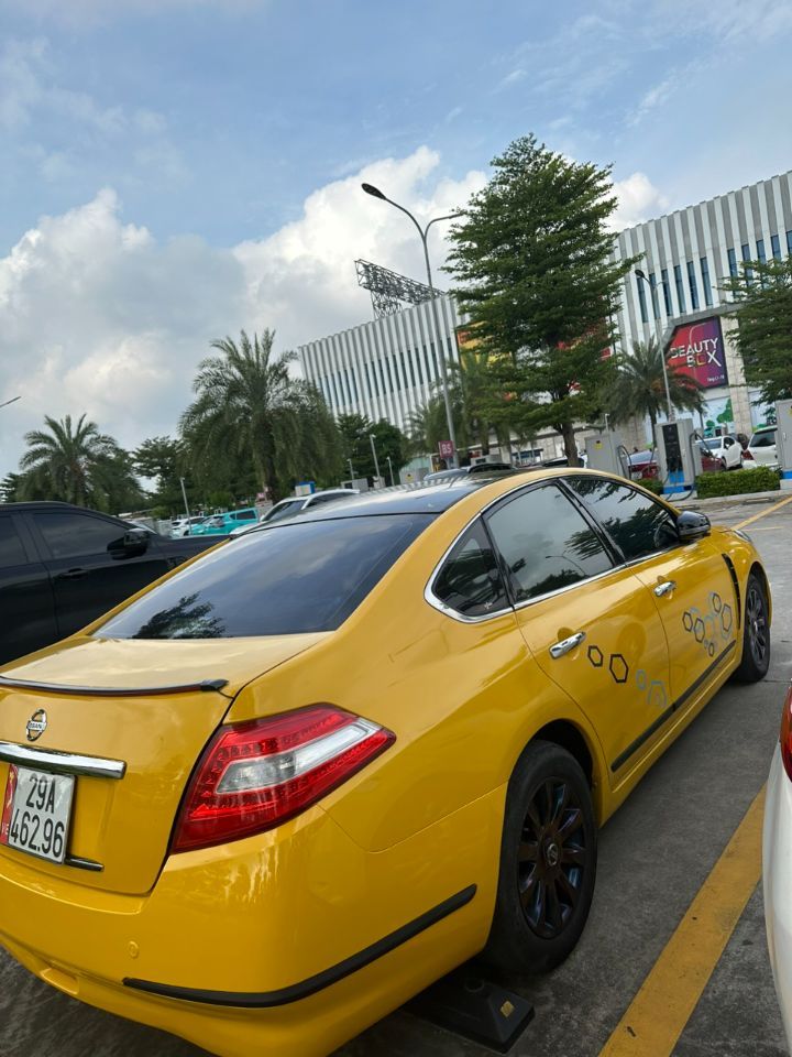 Em cần bán xe nissan teana 255 triệu.