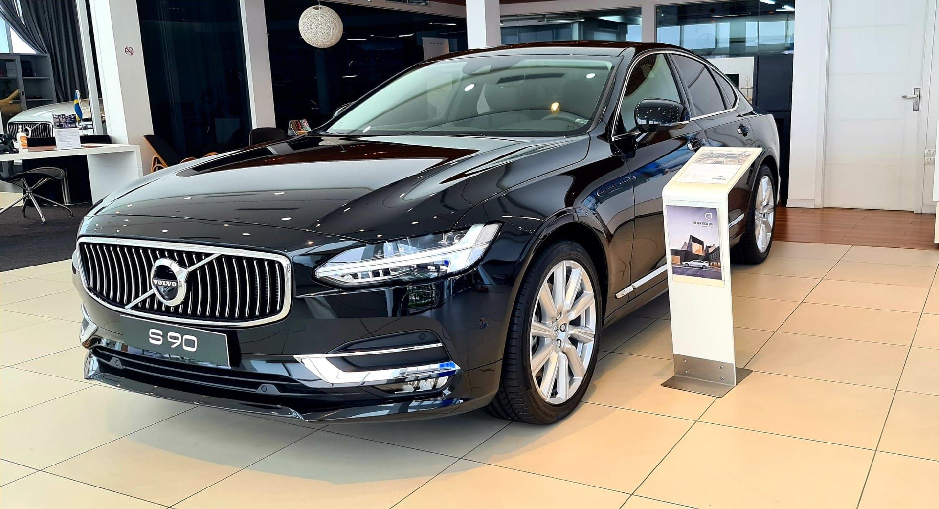 Đánh giá Volvo S90 2020