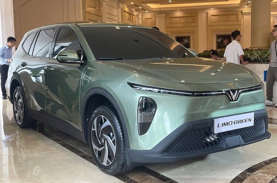 VinFast Limo Green