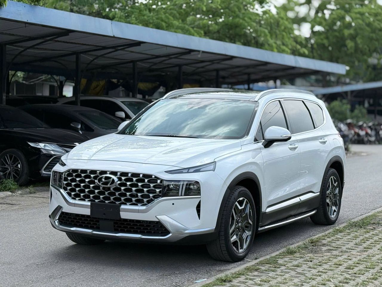 Hyundai SantaFe Cao cấp 2.2L HTRAC 2022 full dầu màu trắng.
