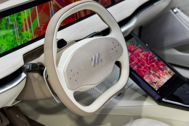 Zhiji L7 có hệ thống hỗ trợ lái bán tự động Zhiji L7 có hệ thống hỗ trợ lái bán tự động