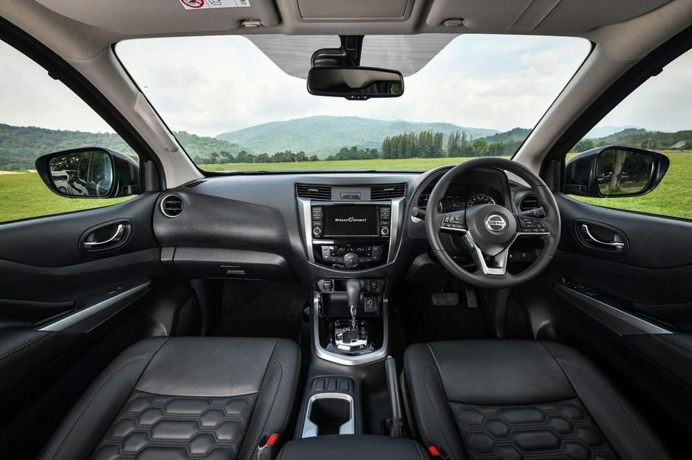 Nội thất của Nissan Navara 2021 tại Thái Lan.