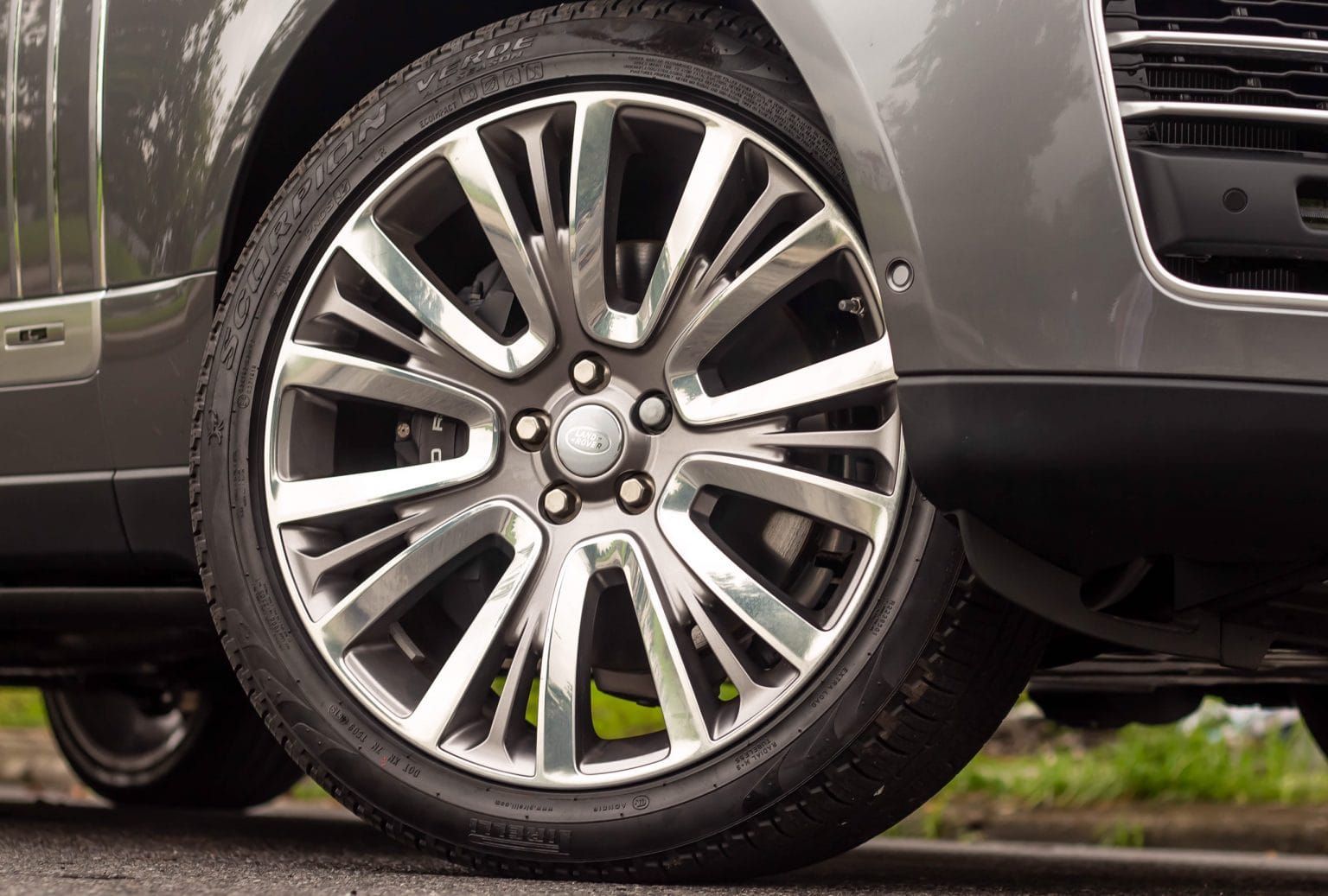 Ngoại thất RANGE ROVER SV AUTOBIOGRAPHY 3.0 LWB 2021-6.jpg