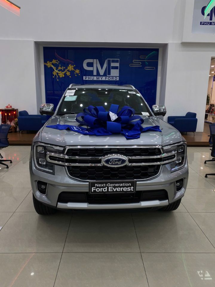 Ford Everest Titanium 4x4 2025 – Màu Xám Uy Quyền - SẴN XE