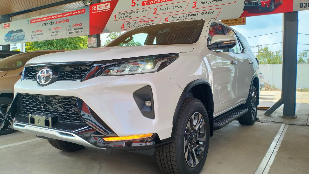 BÁN XE TOYOTA FORTUNER 2024 GIÁ TỐT NHẤT