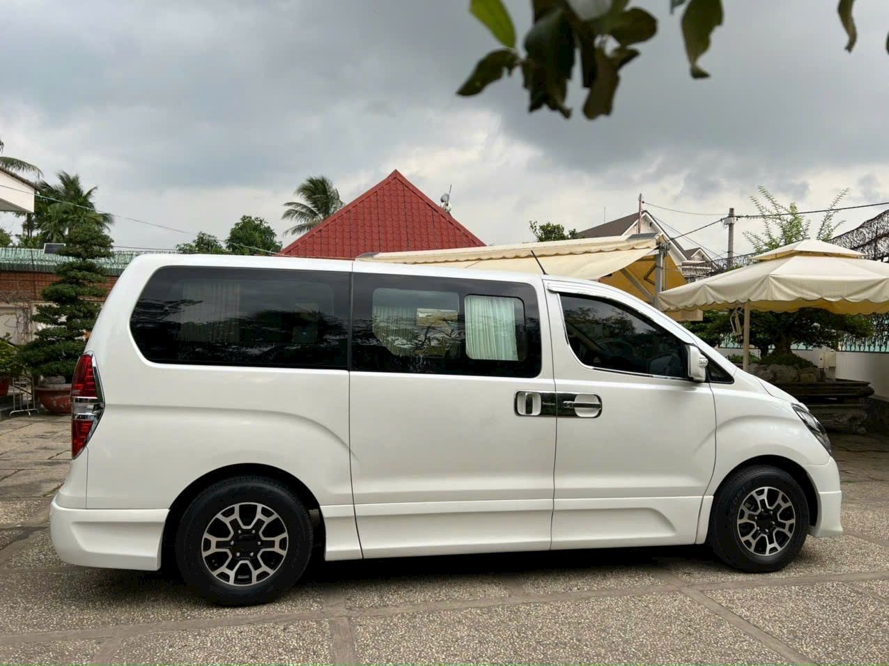 Hyundai Starex H1 Limousine 7 chỗ 2013 số tự động