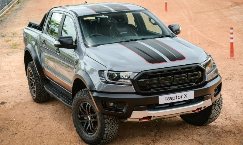 Ford Ranger Raptor X 2021 có những đường kẻ trên nắp ca-pô...