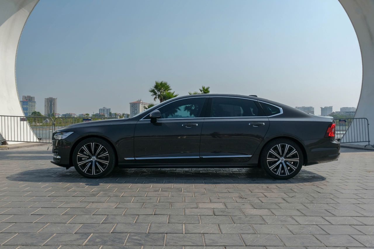 Bán nhanh xe Volvo S90 B6 Ultimate phiên bản 2023 màu Xám