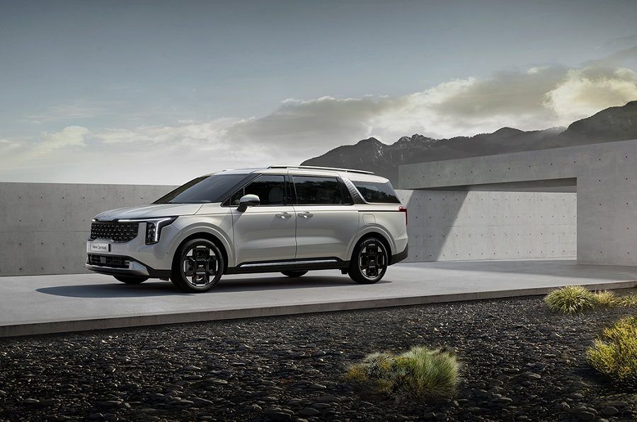 Kia Carnival Hybrid 2025