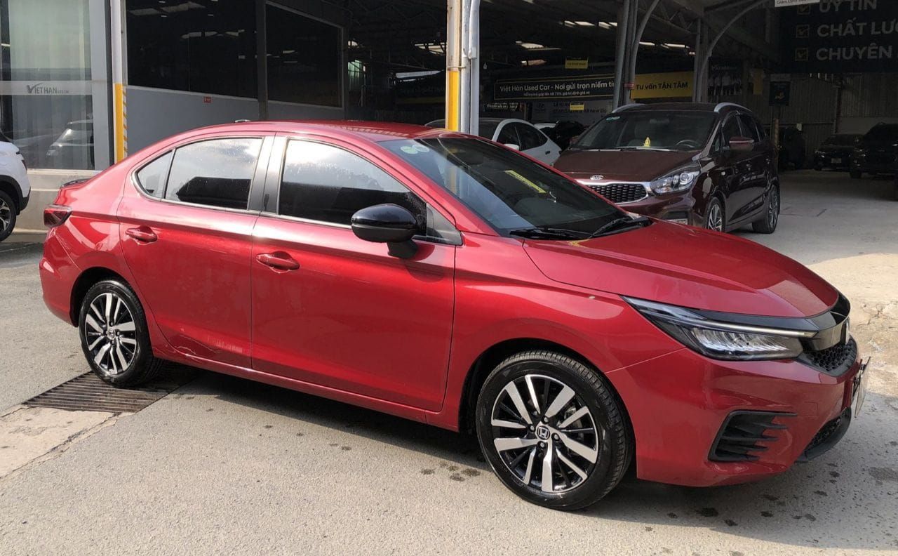 Honda City RS 2021 màu đỏ đi 9000km