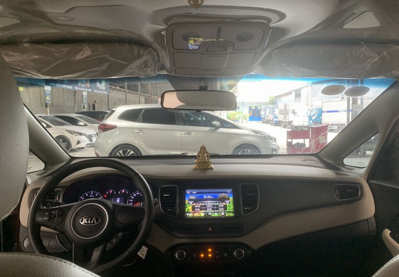 Kia Rondo 2018 số sàn màu đỏ hỗ trợ vay NH