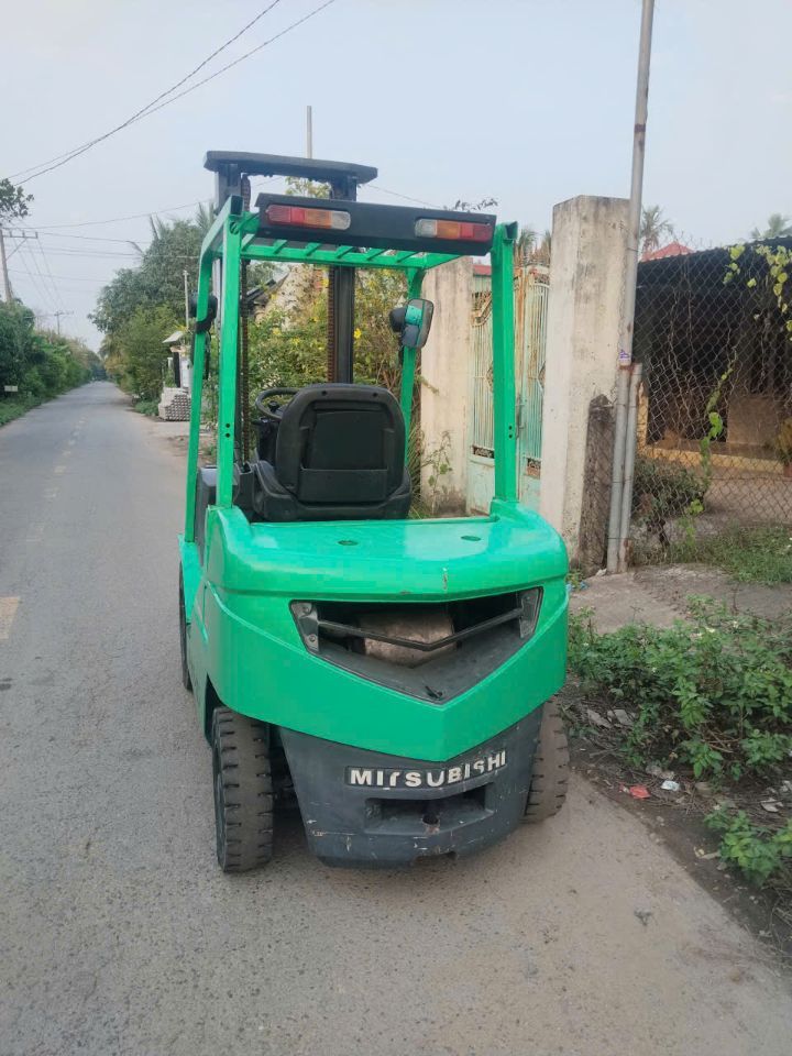 Bán xe nâng Mitsubishi Grendia 2.5 tấn sản xuất năm 2009