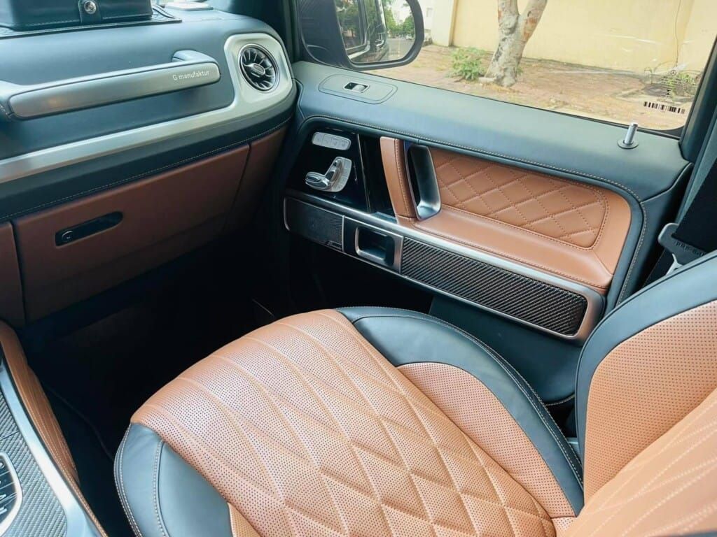 Mercedes-AMG G63 màu xanh quân đội mang bản độ Brabus của đại gia Việt 40 Các chi tiết carbon bên trong khoang lái xe-2