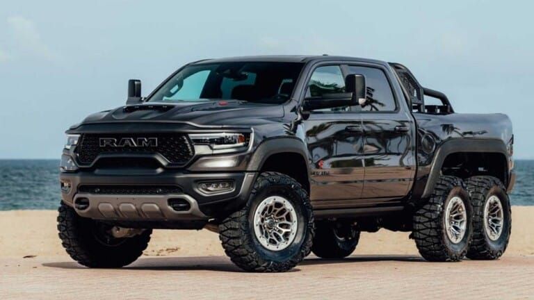 Ram 1500 TRX 2021 biến hóa "quái vật 6 bánh hung dữ" với giá khởi điểm 5.75 tỷ đồng