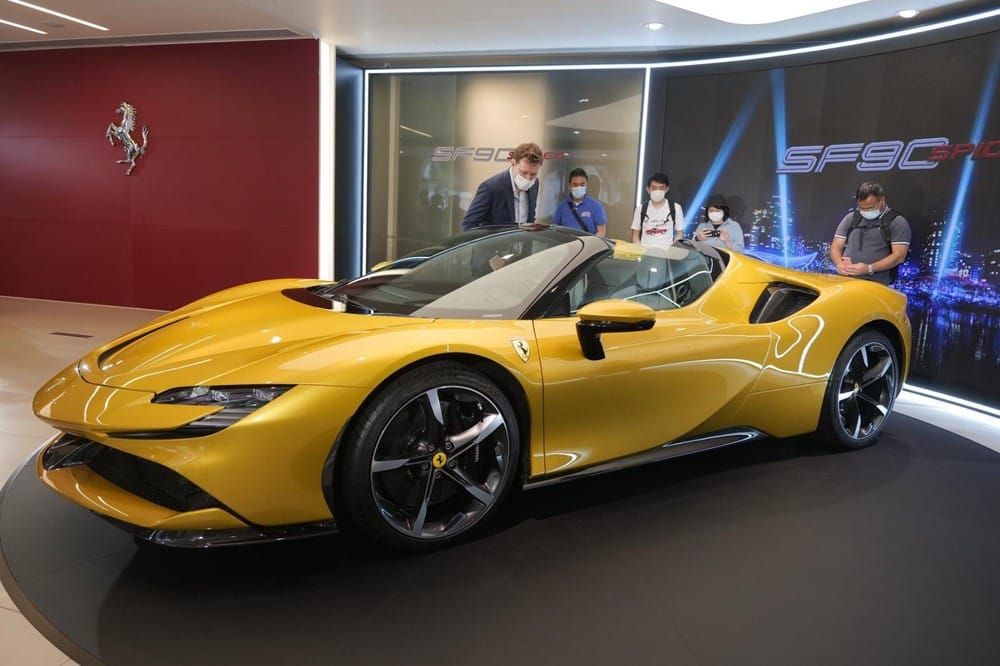 Các đại gia Việt đang để mắt đến chơi Ferrari SF90 Spider