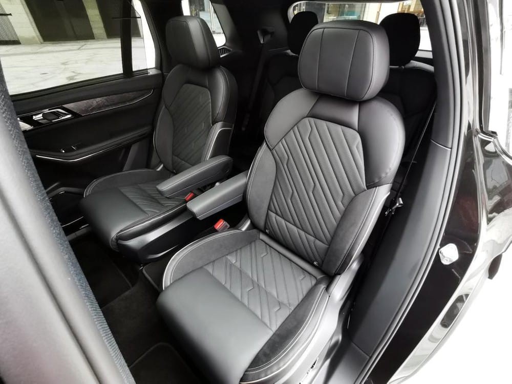 2 ghế giữa của Lynk & Co 09 
