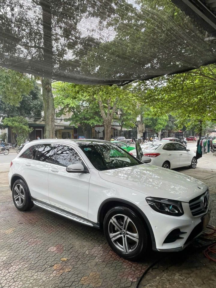 Chính chủ cần bán Mercedes GLC 200 - Đời 2019