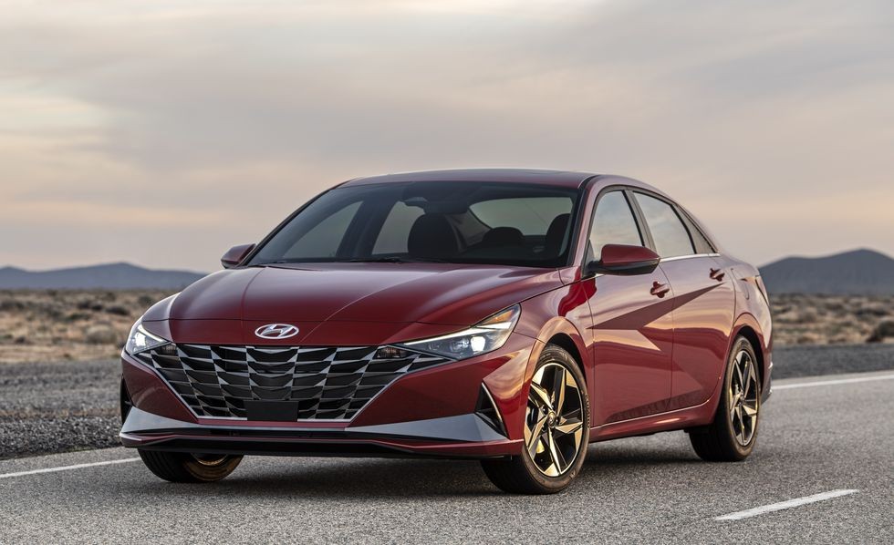 Giá xe Hyundai Elantra 2022