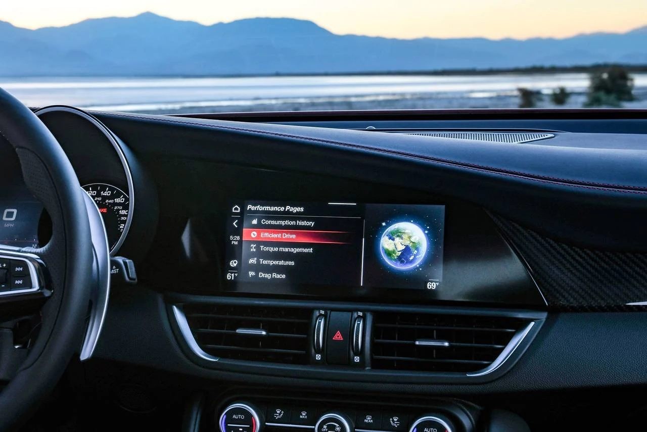 Alfa Romeo Giulia Quadrifoglio 2022